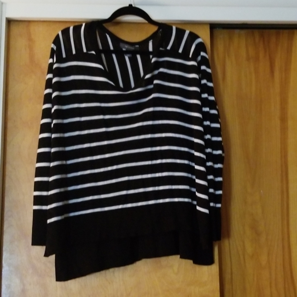 Black and white loose striped long sleeve tee